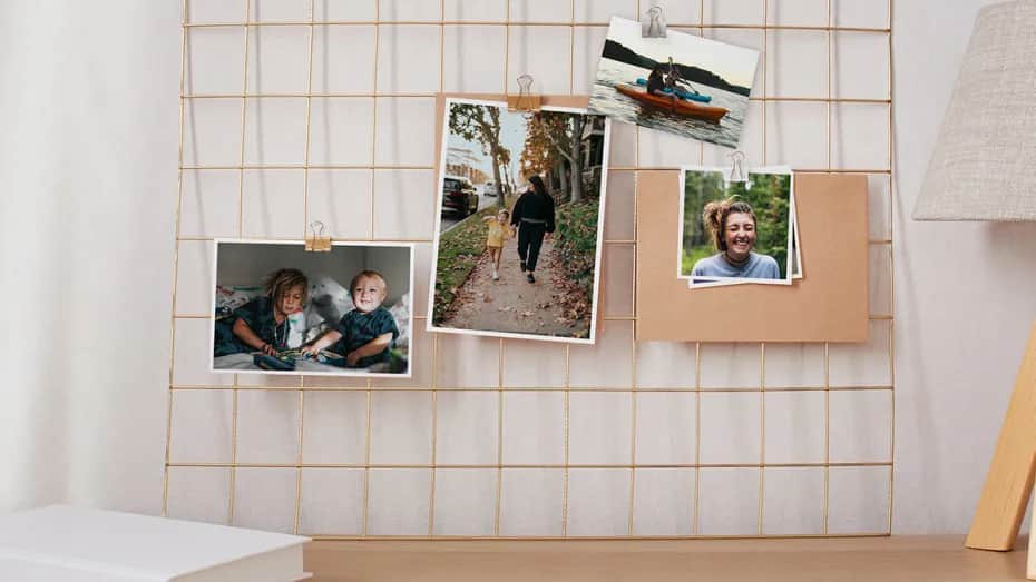 Jak powiesić zdjęcia w salonie bez błędów – praktyczne porady i inspiracje