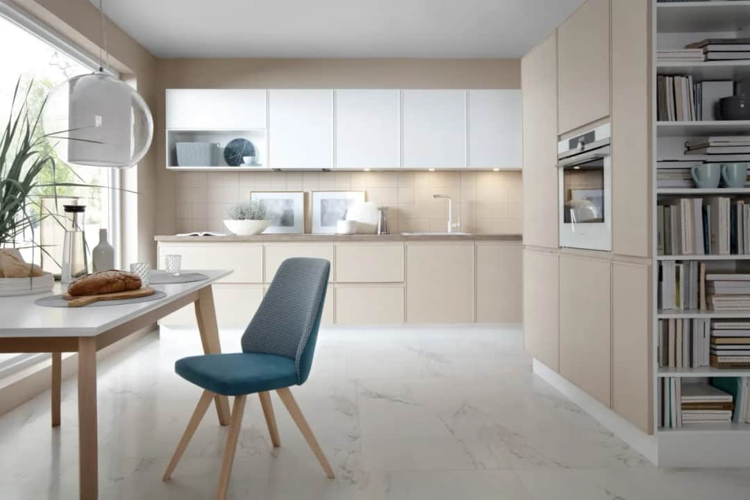 Jakie płytki do kuchni wybrać do białych mebli? Sprawdź najlepsze opcje i porady!