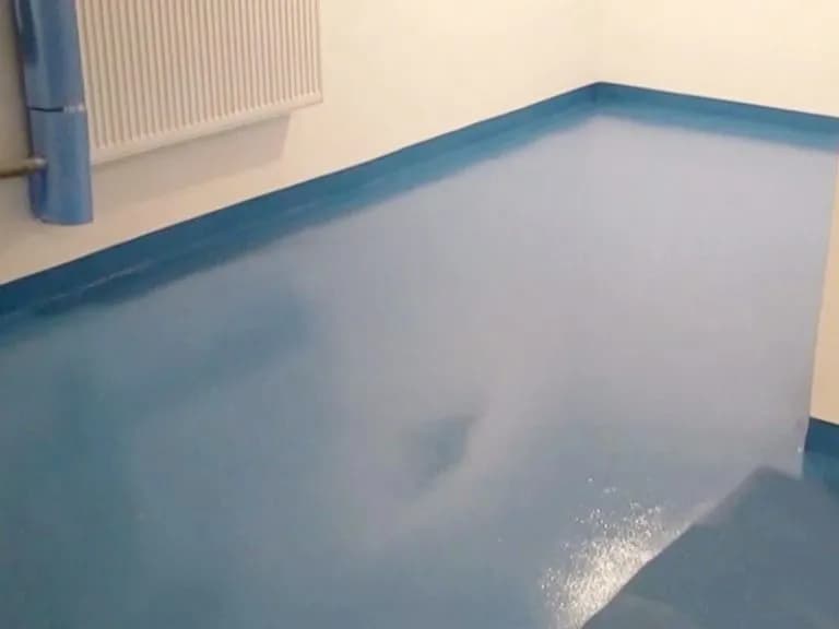 Czym wyłożyć podłogę w garażu, aby uniknąć kosztownych błędów?