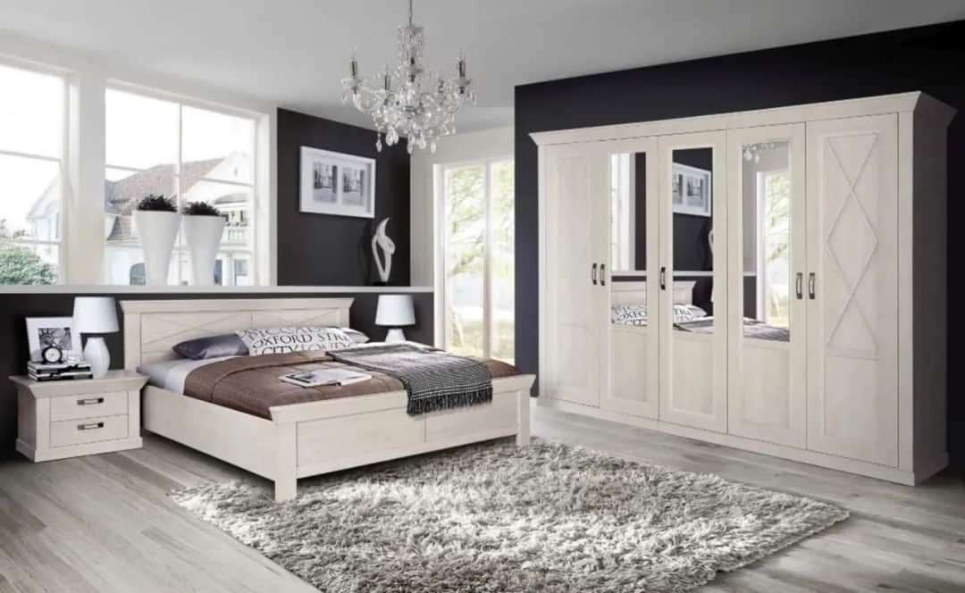 Jakie kolory ścian do białych mebli w sypialni, aby uniknąć błędów?