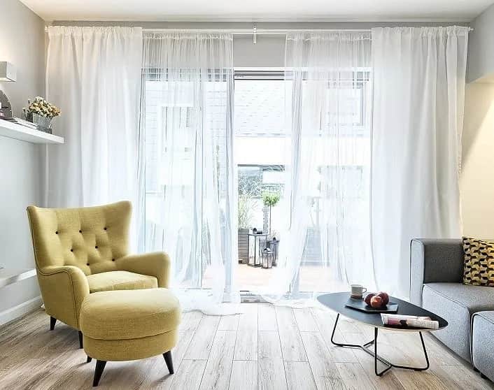 Jakie firanki do salonu - stylowe wybory, które odmienią wnętrze