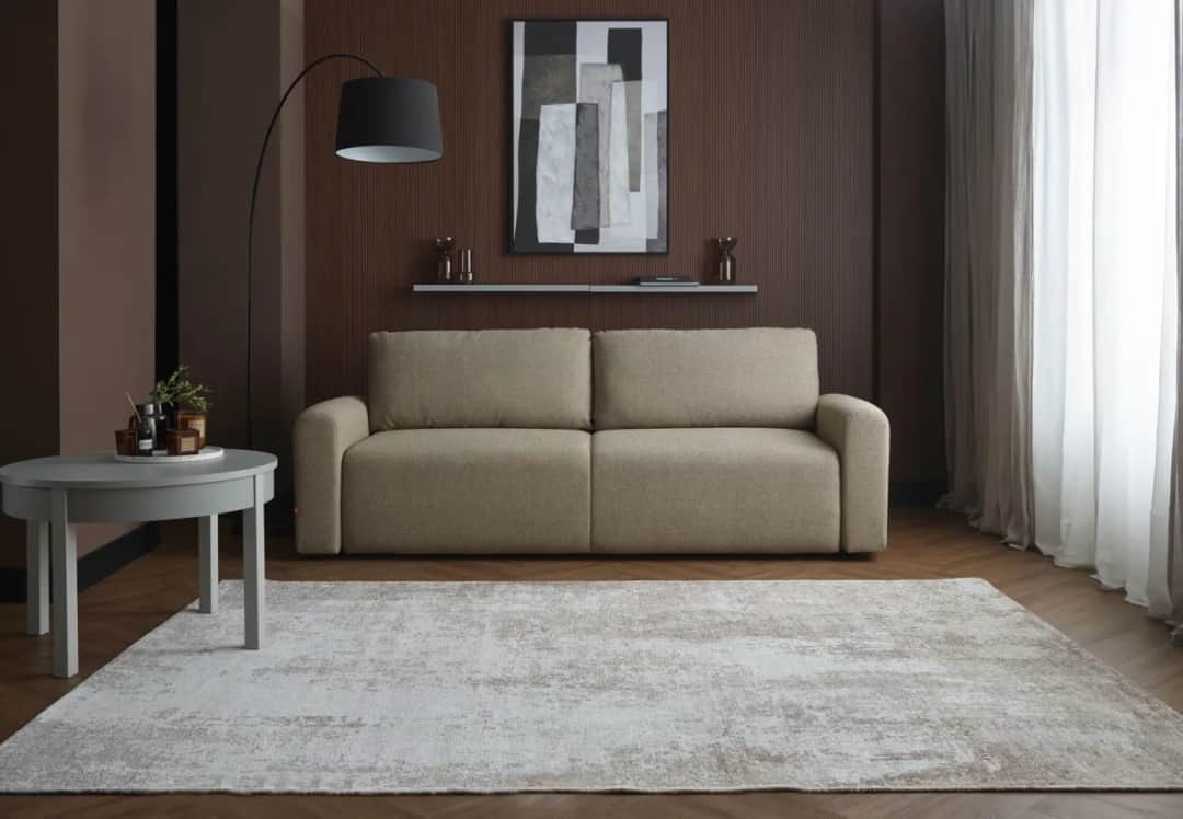 Co powiesić nad kanapą w salonie, aby dodać mu wyjątkowego stylu?